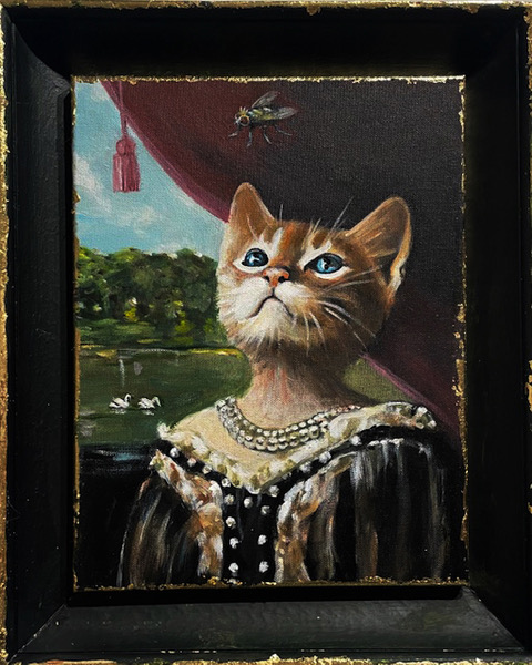 Klassinen muotokuva kissasta koristepuvussa kärpäsen kanssa