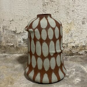 Punaruskea/siniharmaa nerikomiesine