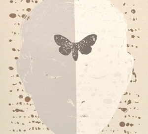 Perhonen ihmiskasvoilla, tausta abstrakti pistekuvio.