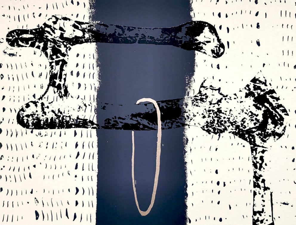 Abstrakti mustavalkoinen kuviointi sinisellä taustalla.