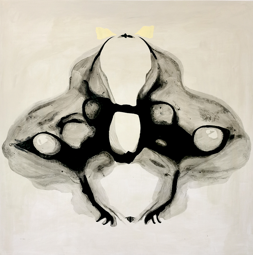 Abstrakti mustavalkoinen maalaus symmetrisellä kuviolla.