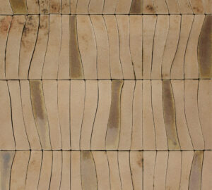 Aaltokuvioidut seinälaatat luonnollisessa sävyssä