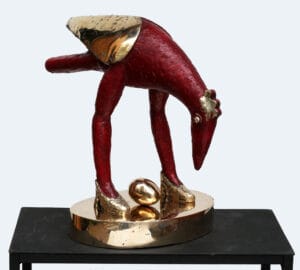 Punainen ja kultainen muna veistos