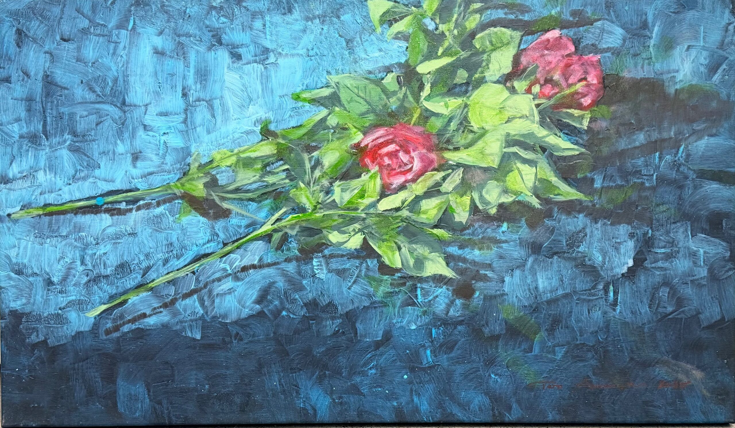 Maalaus kahdesta ruususta sinisellä taustalla.