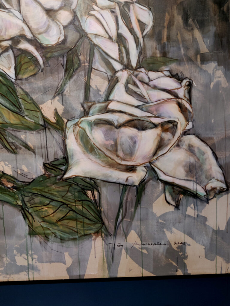 Moderni maalaus valkoisista ruusuista vihreillä lehdillä.