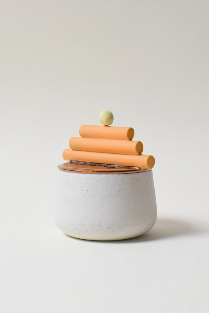 Moderni keraaminen purkki, minimalistinen muotoilu