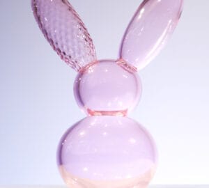 Vaaleanpunainen lasipupu, koristeellinen taideteos