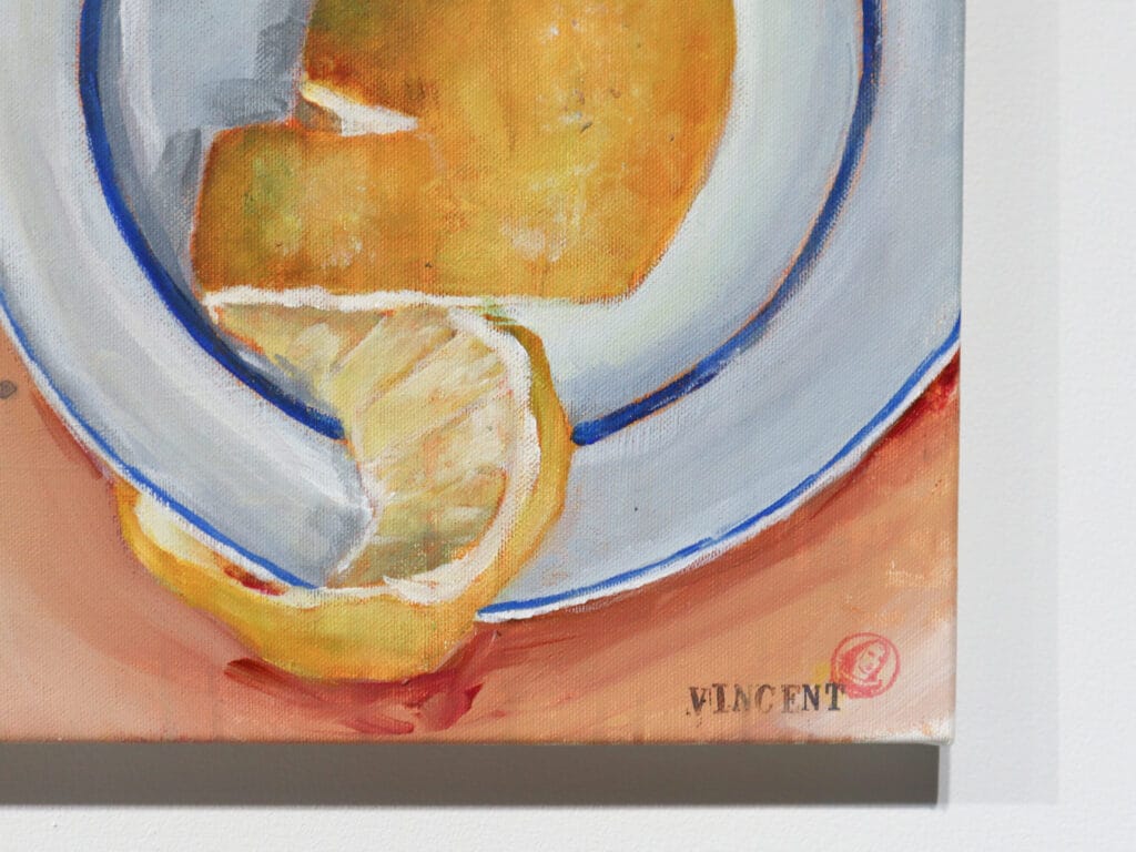 Appelsiiniviipale lautasella maalauksessa