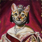 Kuningas kissa kruunussa ja viitassa maalauksessa.