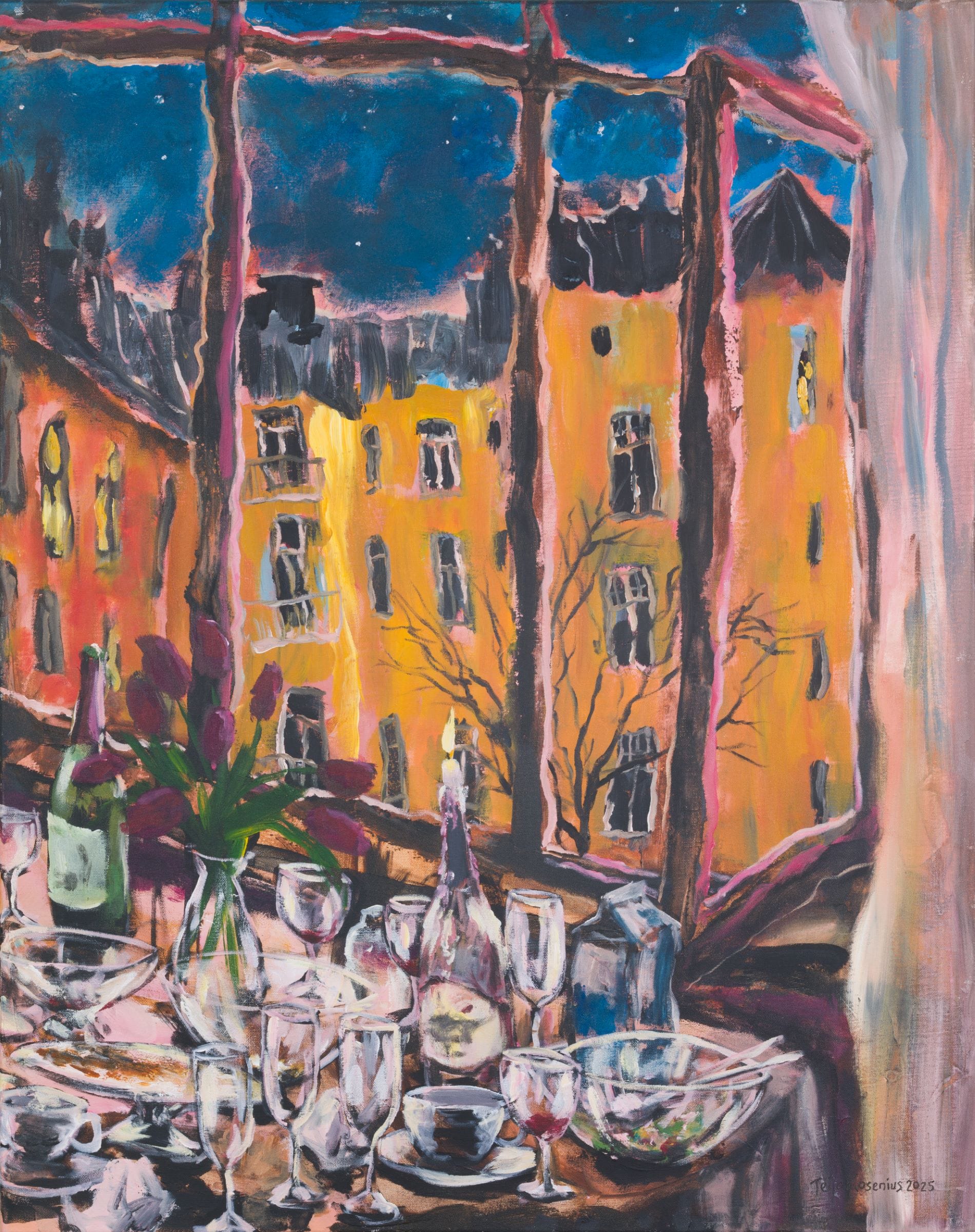 Ikkunaillallinen, kaupunkinäkymä iltataivasta vasten