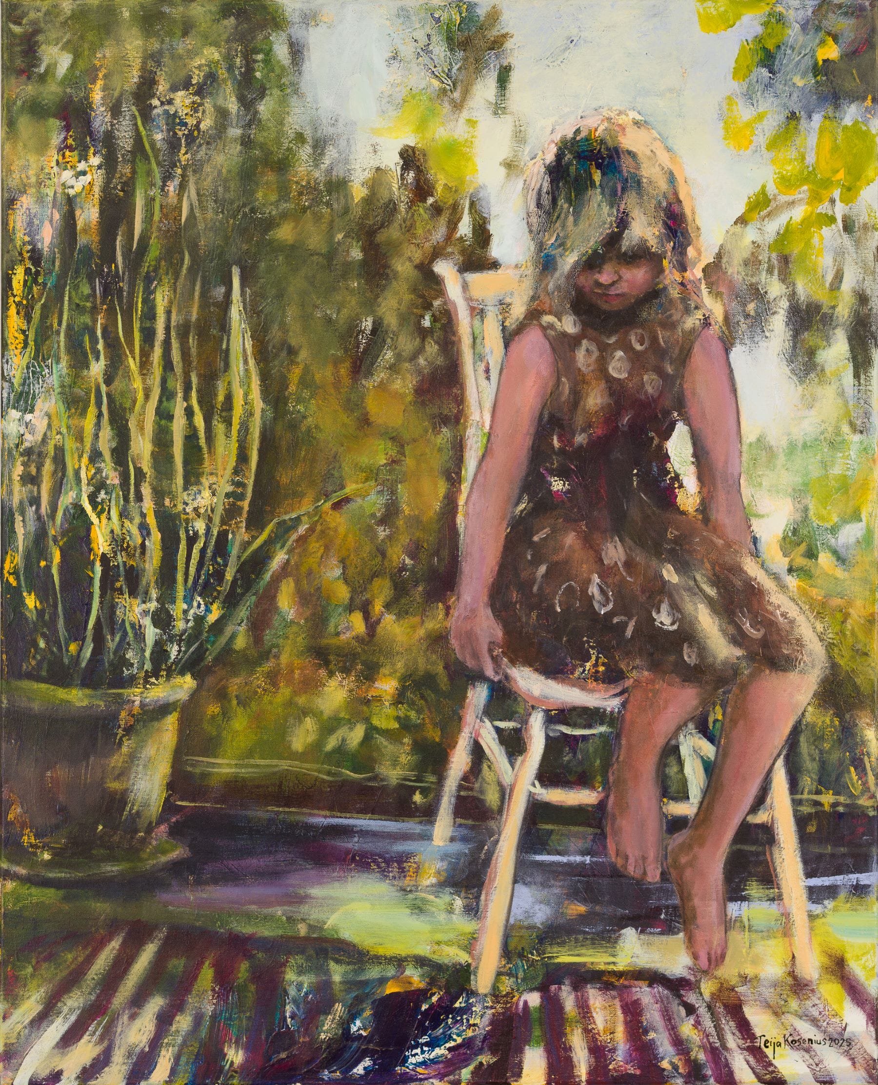 Tyttö tuolilla puutarhassa, värikäs öljymaalaus.