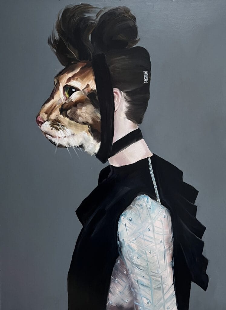 Muotokuva: ihminen ja leopardin hybridi korkealla kampauksella