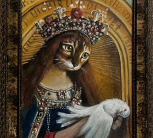 Kruunattu kissa pitää kyyhkystä maalauksessa.