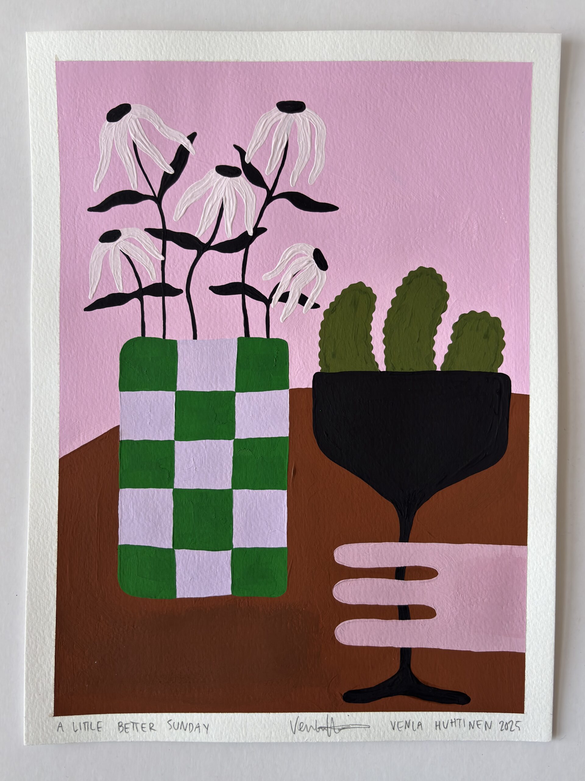 Kukat ja kaktukset vaaleanpunaisella taustalla