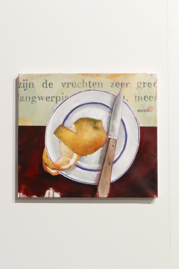 Maalaus: lautanen, veitsi ja appelsiininkuori.