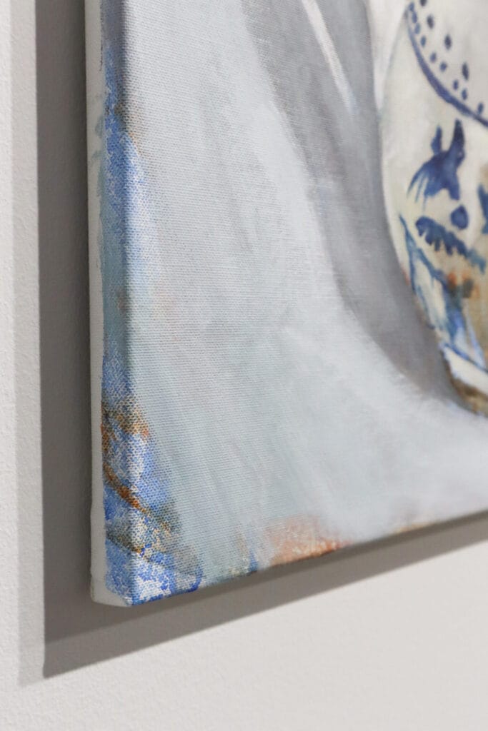 Lähikuva maalauksesta galleriassa.