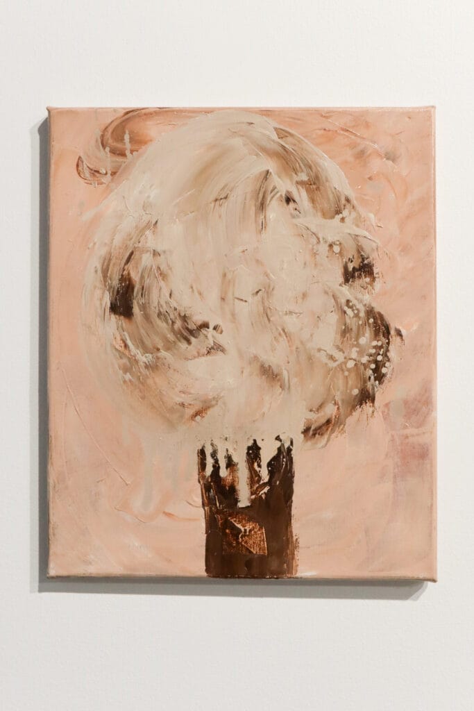 Abstrakti vaaleanpunainen maalaus pyörteistä.