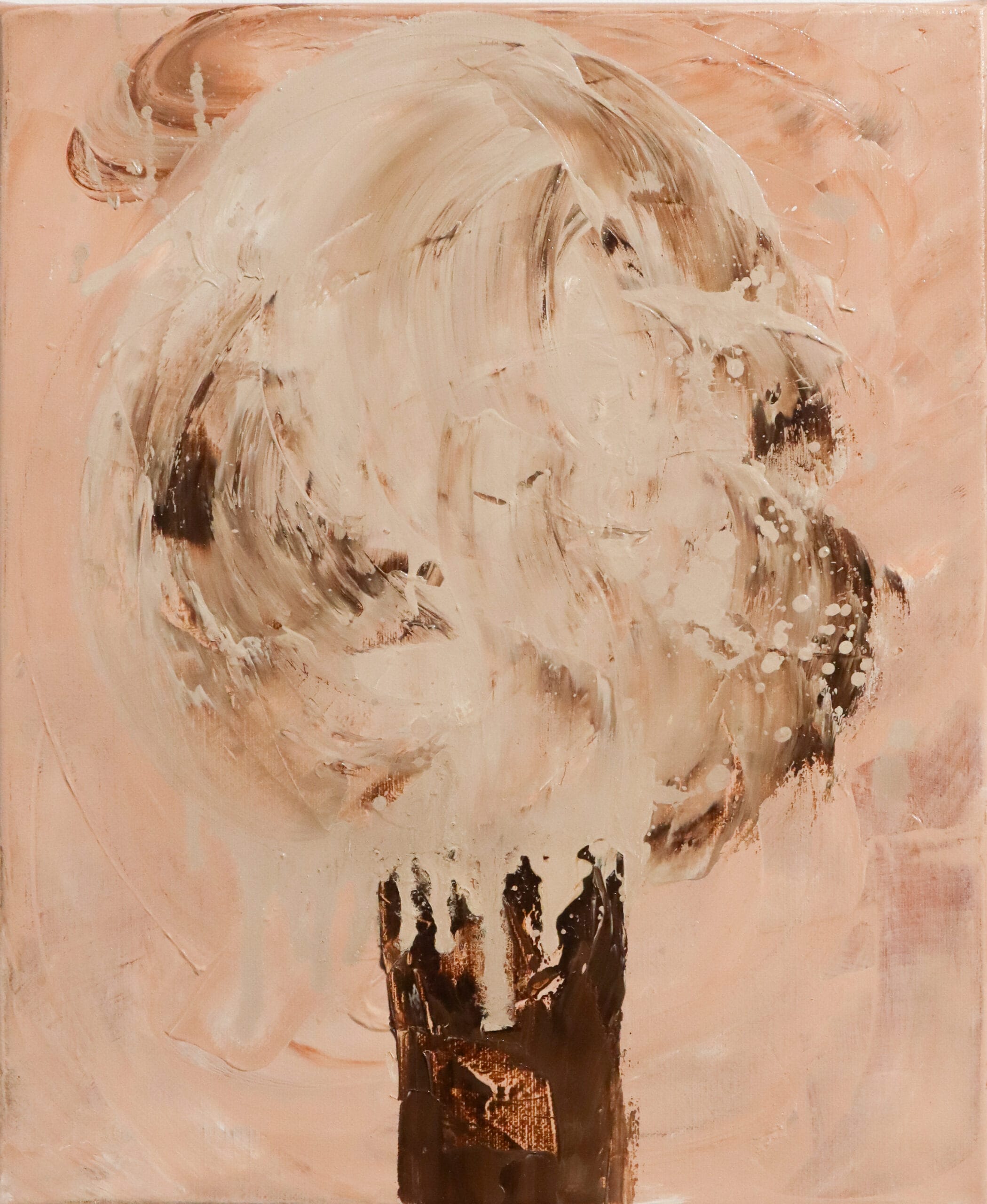 Abstrakti sienimäinen maalaus vaaleanpunaisella pohjalla.