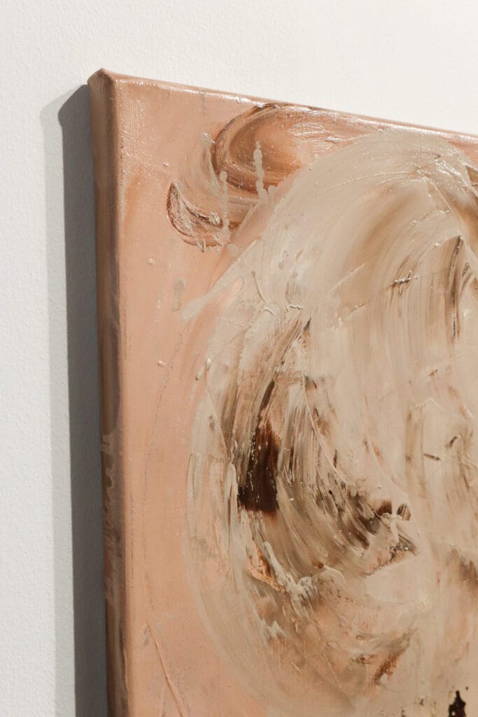 Maalaus ruskeilla ja beigeillä pyörteillä