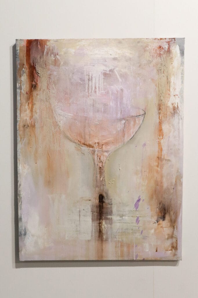 Abstrakti maalaus, jossa vaaleat ja ruskeat sävyt.