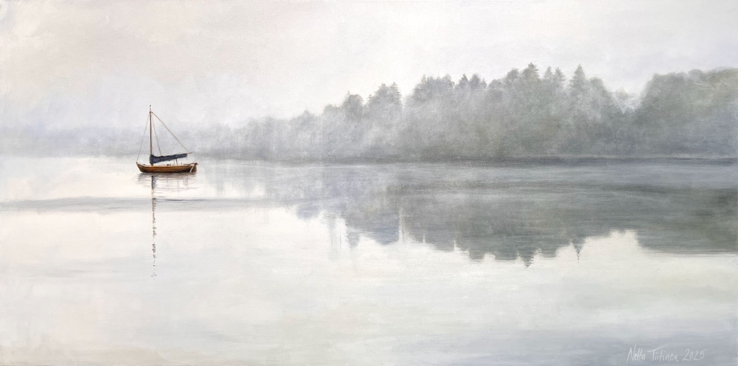 Sumuinen järvimaisema veneellä