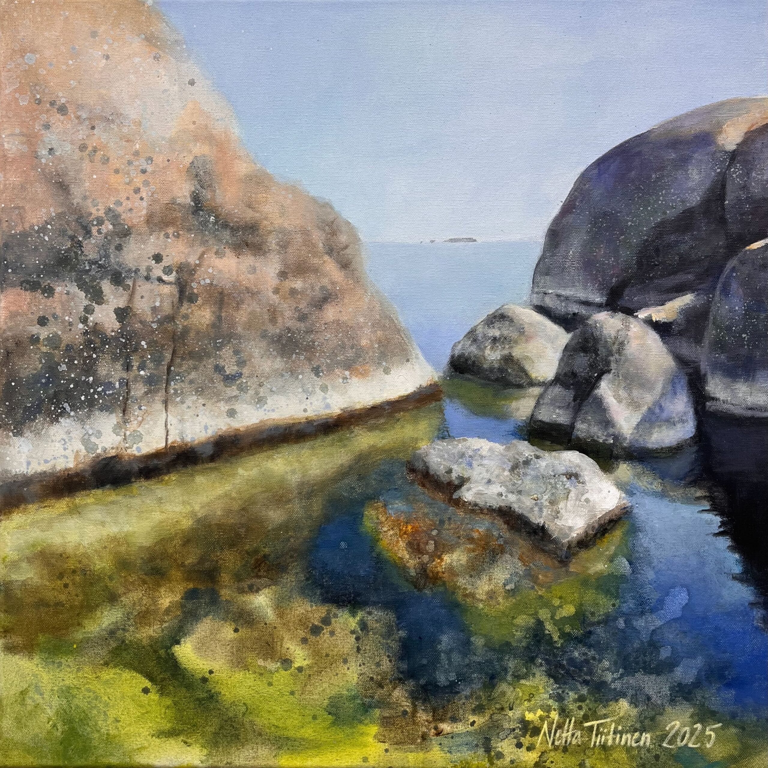 Maalattu kalliomaisema ja kirkas sininen meri.