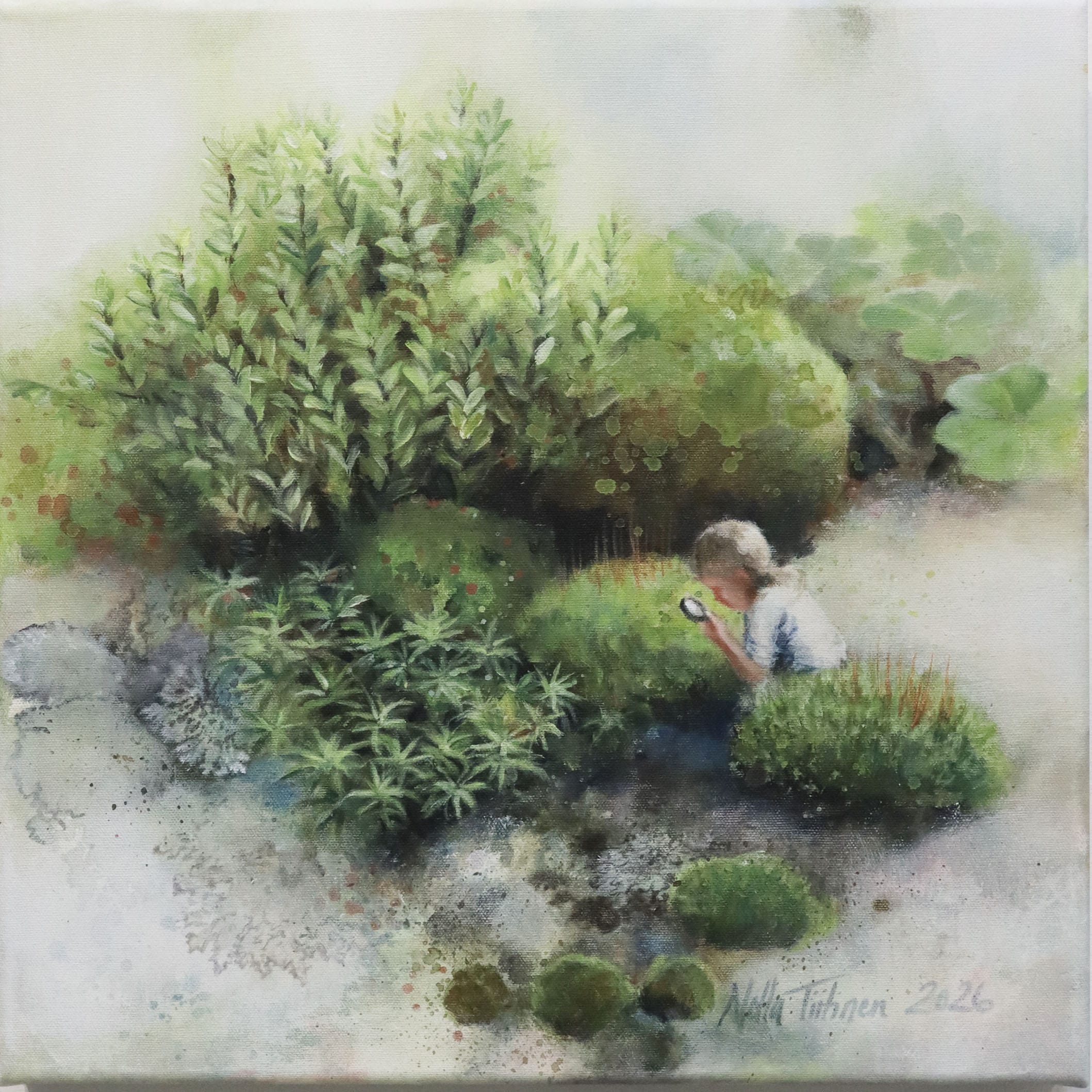 Lapsi tutkimassa kasveja suurennuslasilla