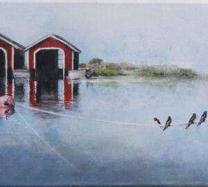 Punaiset venevajat veden äärellä